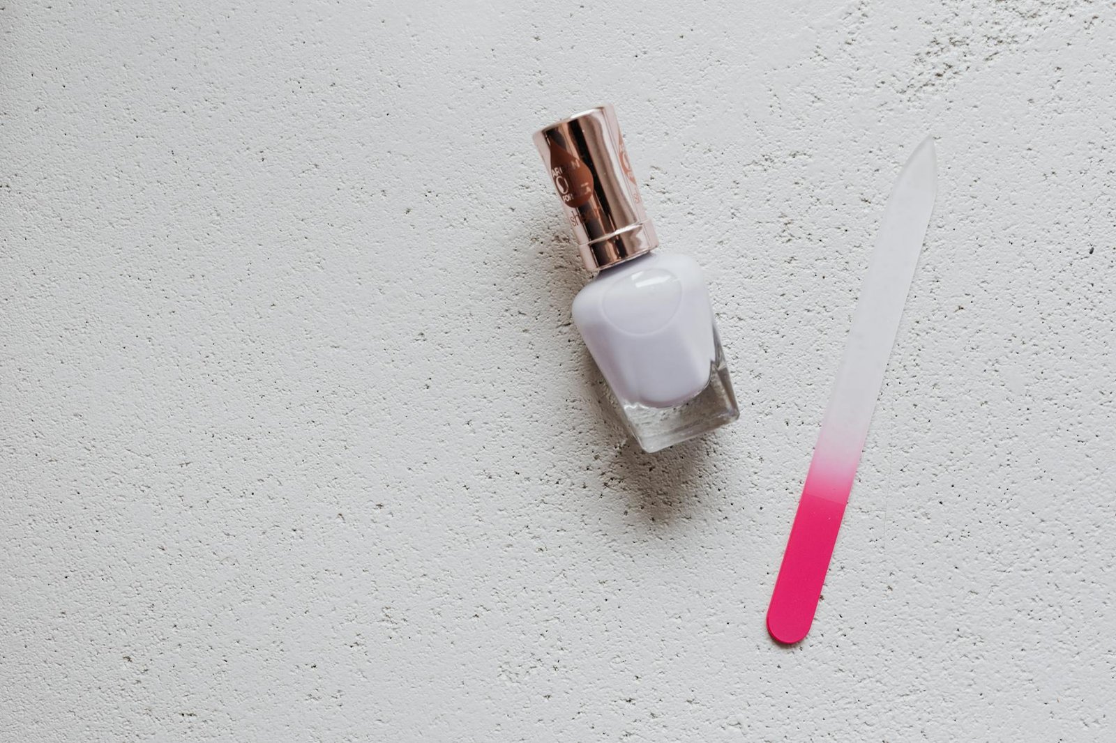 Gradient nail art manicure with smooth color transition