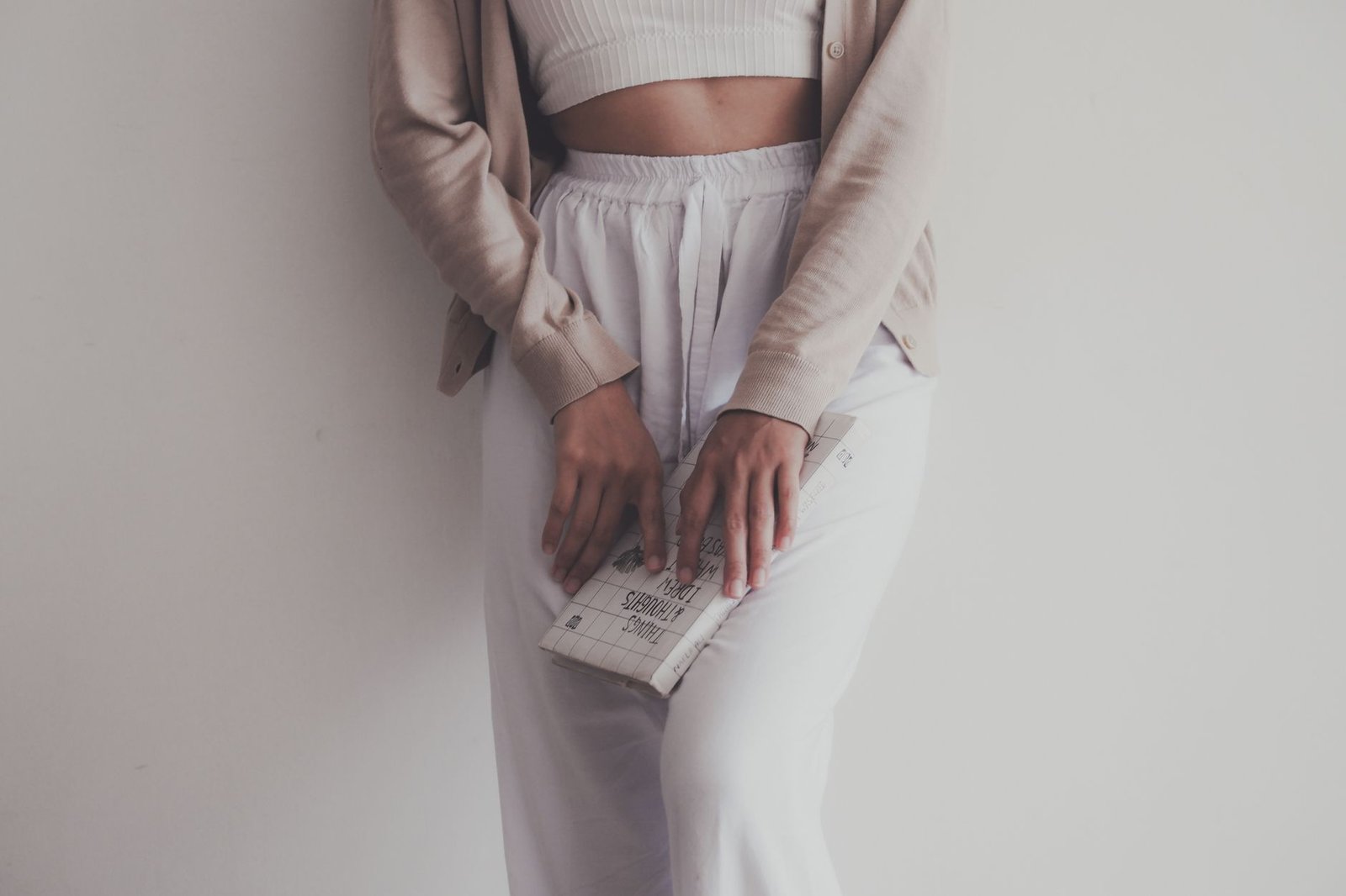 Warm white beige linen outfit women fashion summer minimal