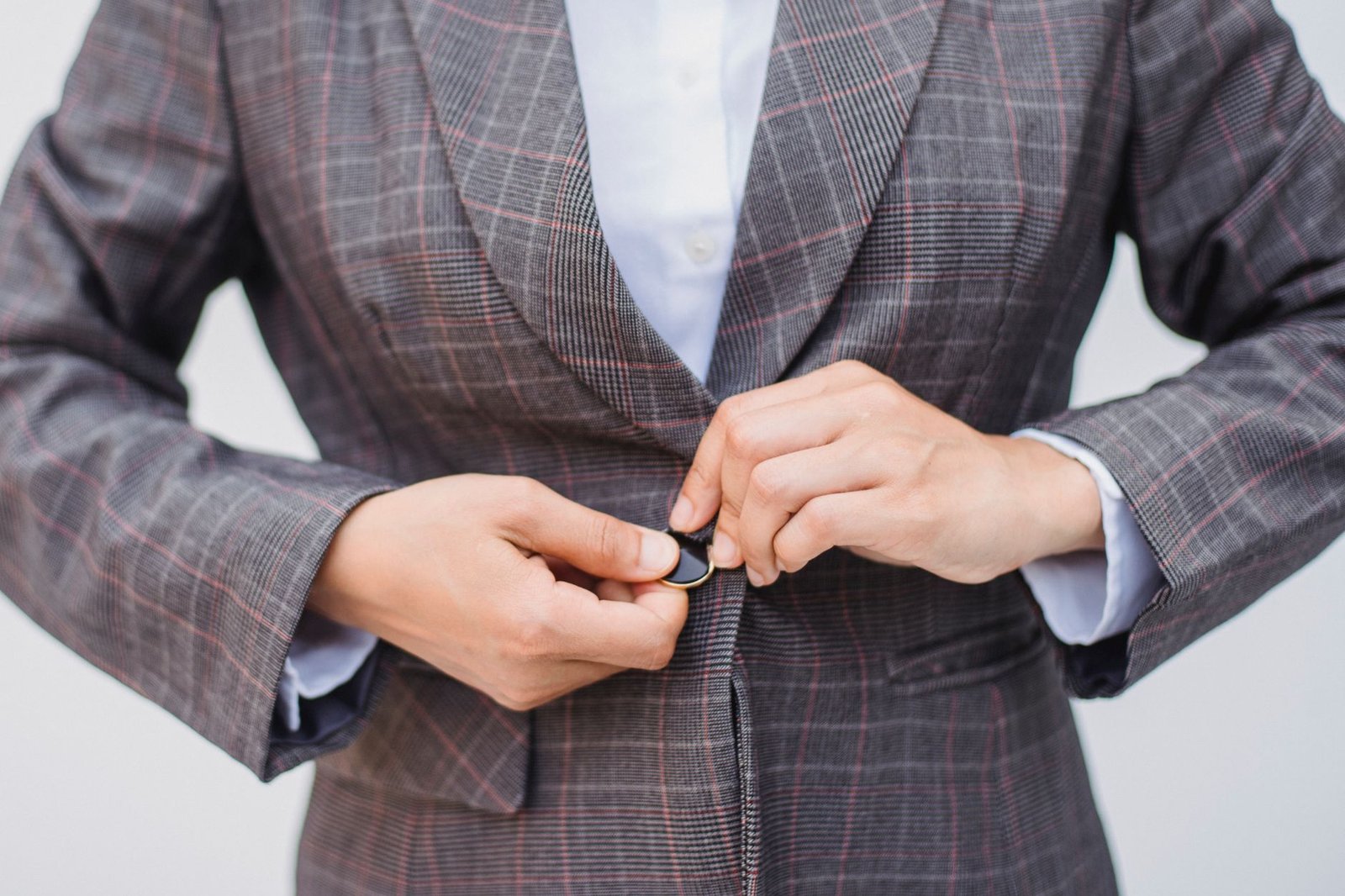 Blazer over hoodie workwear streetwear outfit