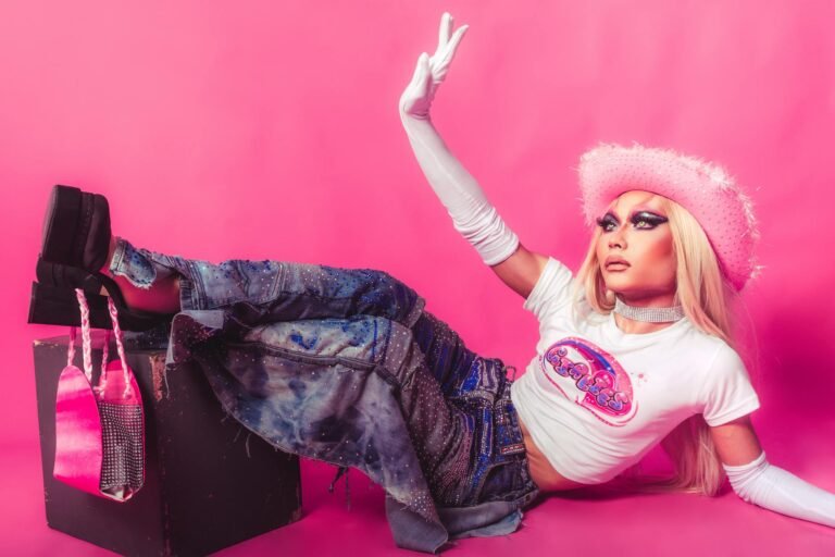 Y2K Gradient Fashion: How the Early 2000s Aesthetic Came Back Bolder